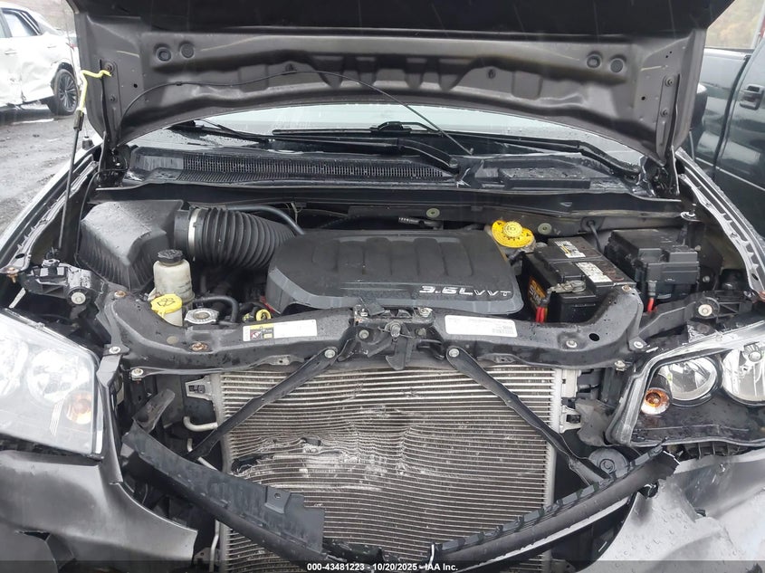 2016 Dodge Grand Caravan R/T VIN: 2C4RDGEG4GR139137 Lot: 43481223