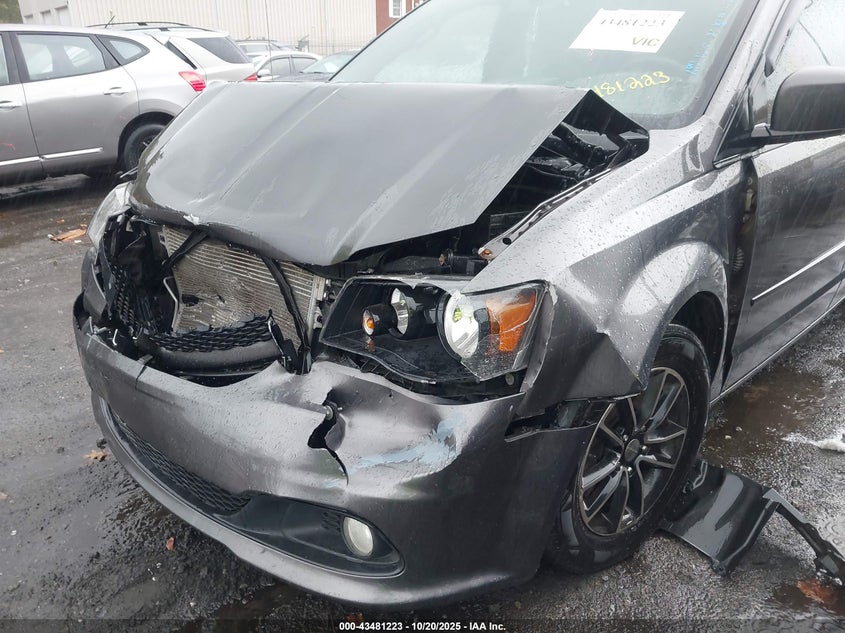 2016 Dodge Grand Caravan R/T VIN: 2C4RDGEG4GR139137 Lot: 43481223