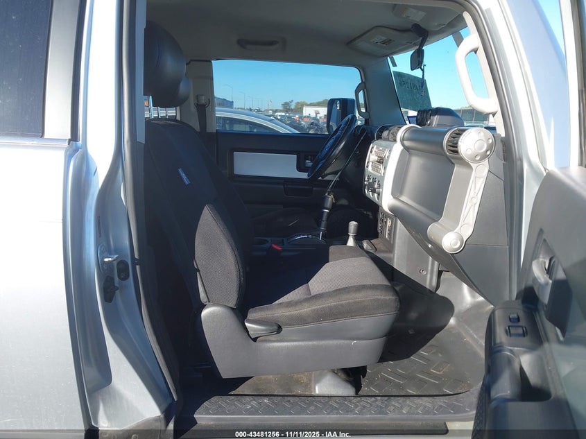 JTEBU11F970033784 2007 TOYOTA FJ CRUISER photo no. 5