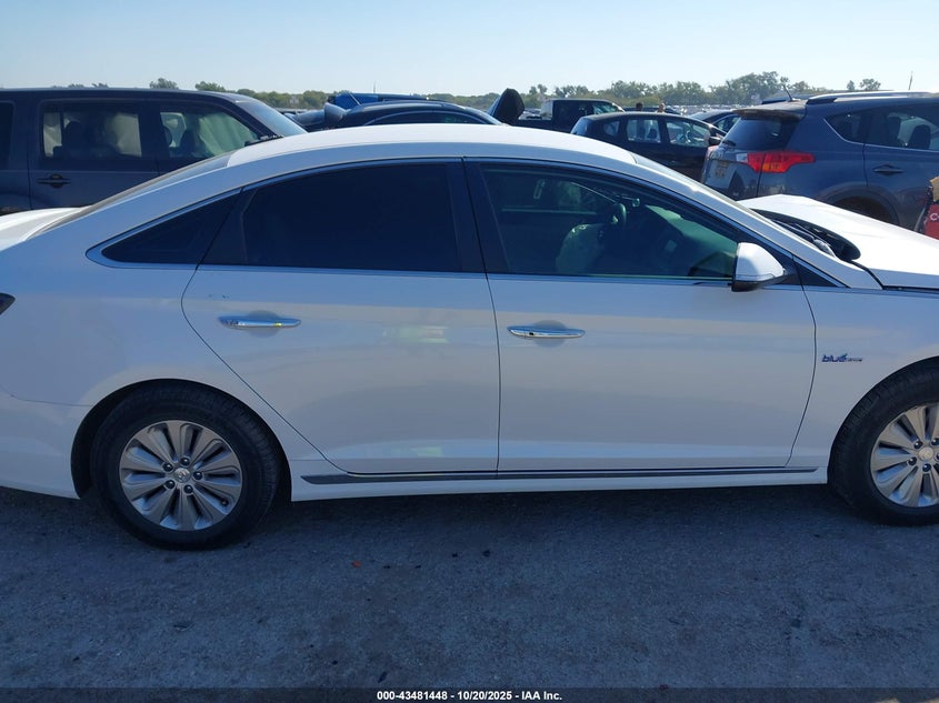 KMHE24L3XHA061323 2017 HYUNDAI SONATA photo no. 12