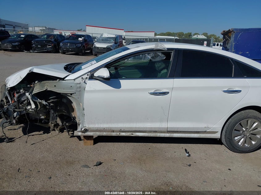 KMHE24L3XHA061323 2017 HYUNDAI SONATA photo no. 13