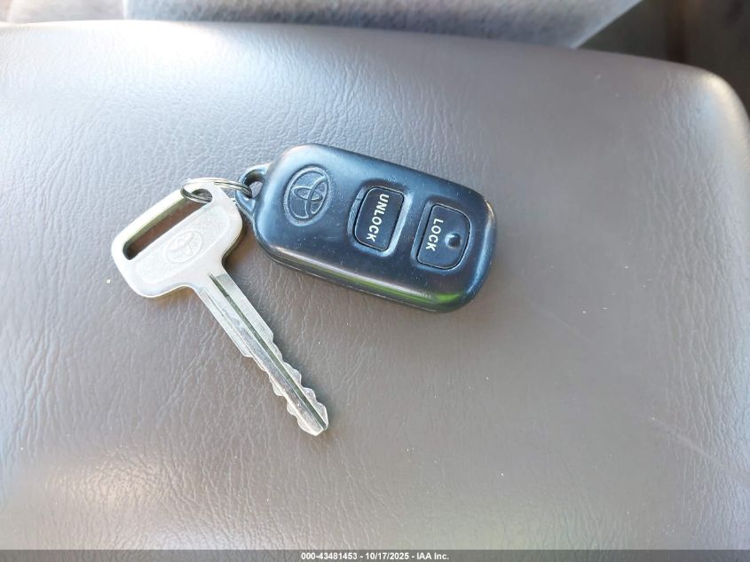 2000 Toyota Camry Le VIN: 4T1BG22K3YU707317 Lot: 43481453