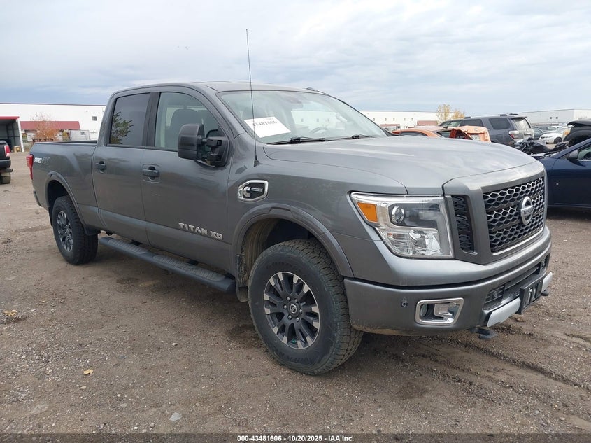 NISSAN TITAN PRO-4X DIESEL