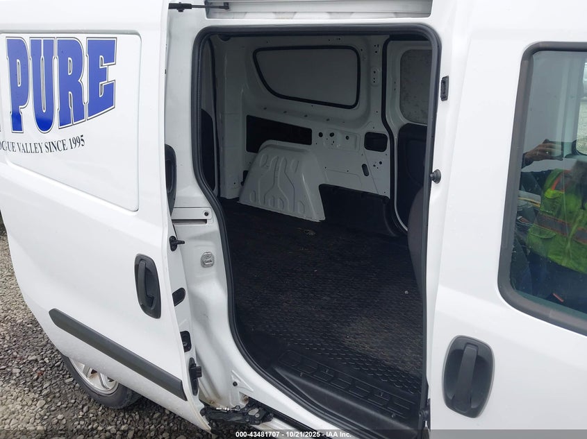 2015 RAM PROMASTER CITY TRADESMAN SLT ZFBERFBT5F6197584