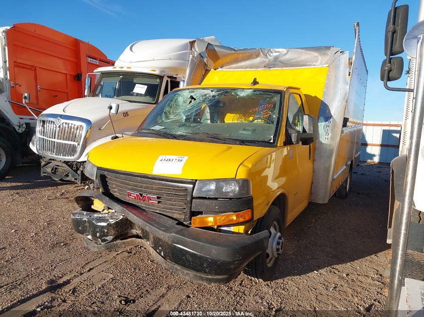 7GZ37TC78NN001929 2022 GMC SAVANA photo no. 2