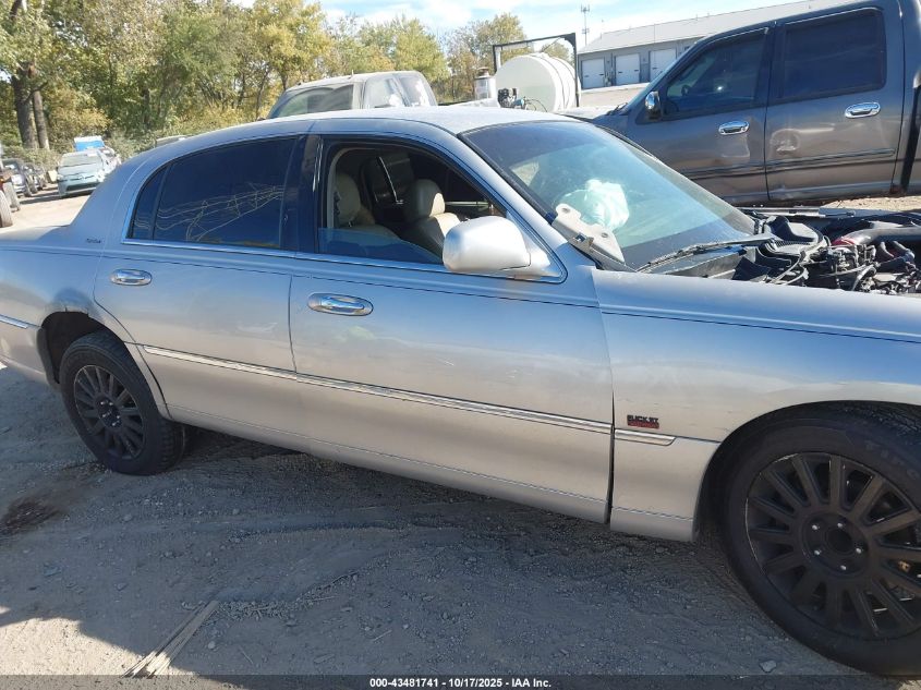 2004 Lincoln Town Car Signature VIN: 1LNHM81W74Y686694 Lot: 43481741