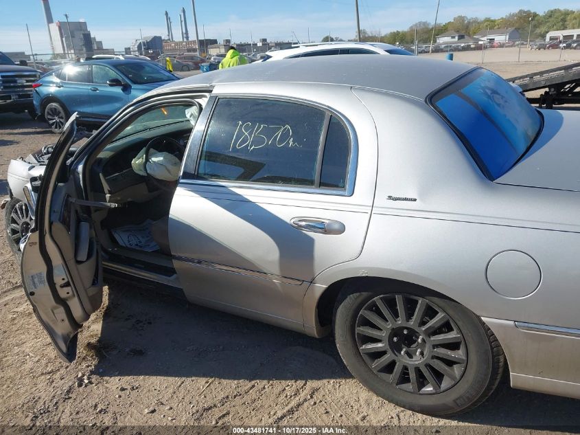 2004 Lincoln Town Car Signature VIN: 1LNHM81W74Y686694 Lot: 43481741