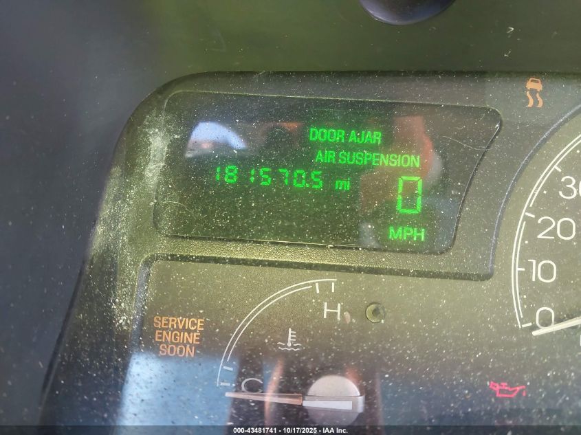 2004 Lincoln Town Car Signature VIN: 1LNHM81W74Y686694 Lot: 43481741