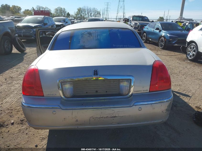 2004 Lincoln Town Car Signature VIN: 1LNHM81W74Y686694 Lot: 43481741