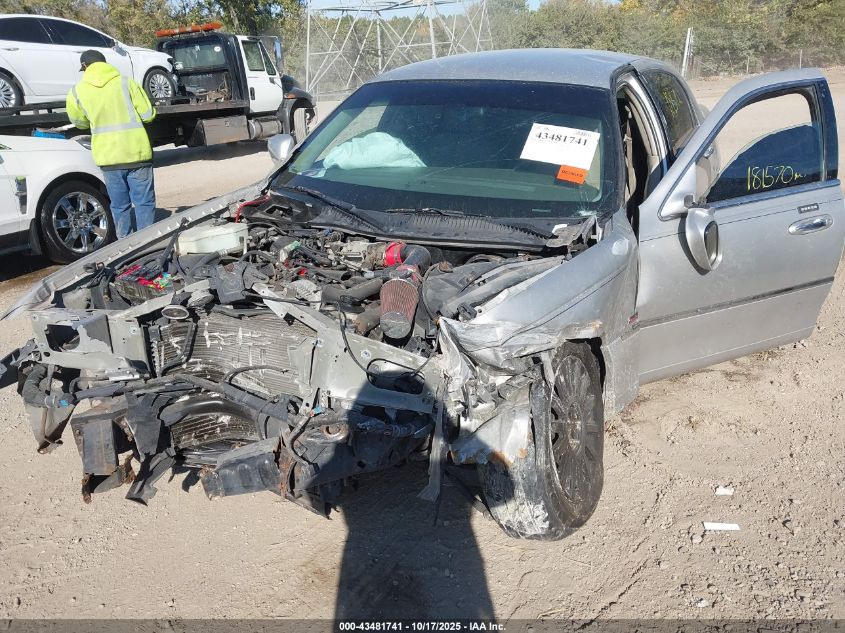 2004 Lincoln Town Car Signature VIN: 1LNHM81W74Y686694 Lot: 43481741