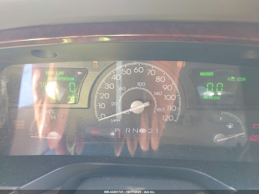 2004 Lincoln Town Car Signature VIN: 1LNHM81W74Y686694 Lot: 43481741