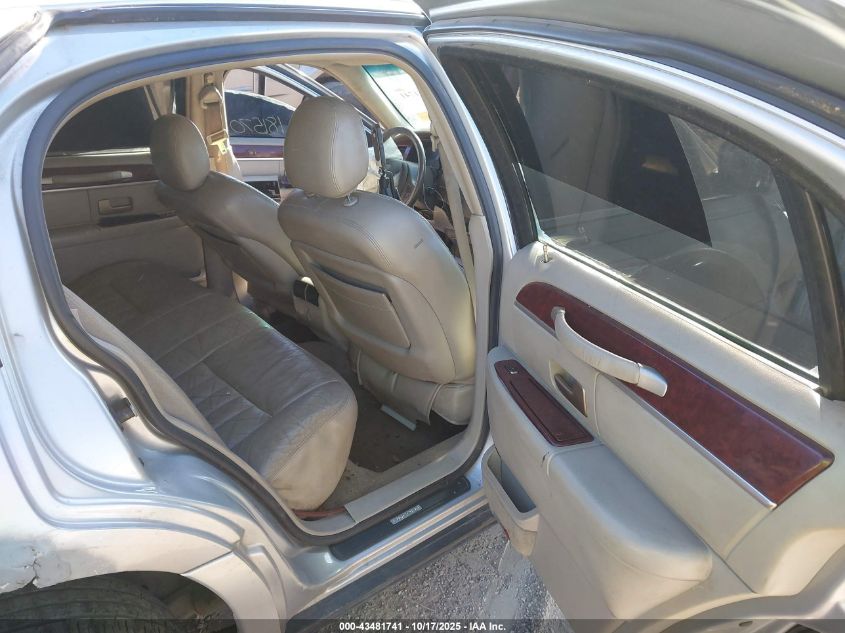 2004 Lincoln Town Car Signature VIN: 1LNHM81W74Y686694 Lot: 43481741