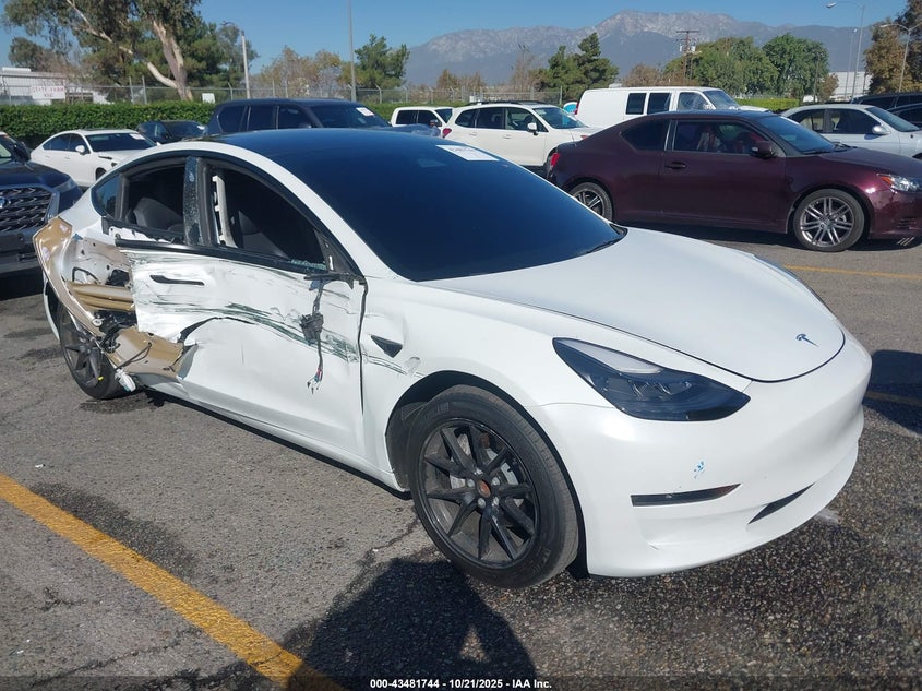TESLA MODEL 3 REAR-WHEEL DRIVE