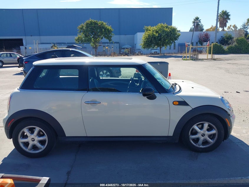 2009 Mini Cooper VIN: WMWMF33559TW77899 Lot: 43482273