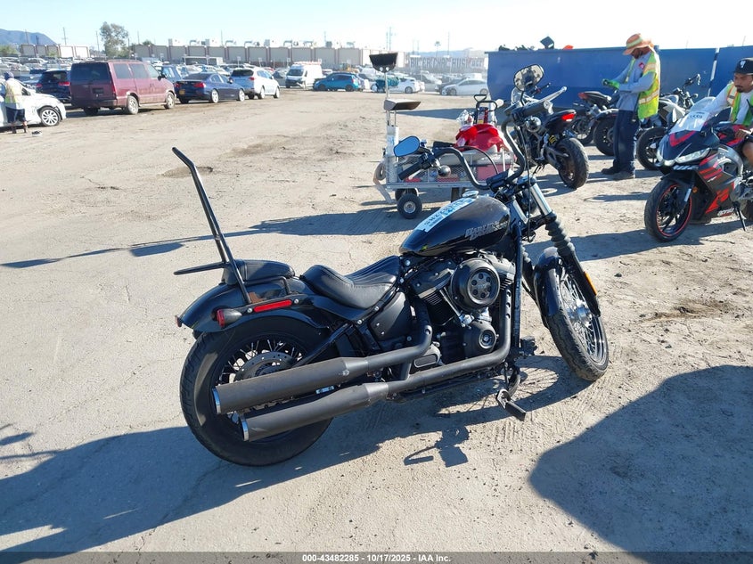 1HD1YJJ33JC085085 2018 HARLEY-DAVIDSON STREET BOB photo no. 4