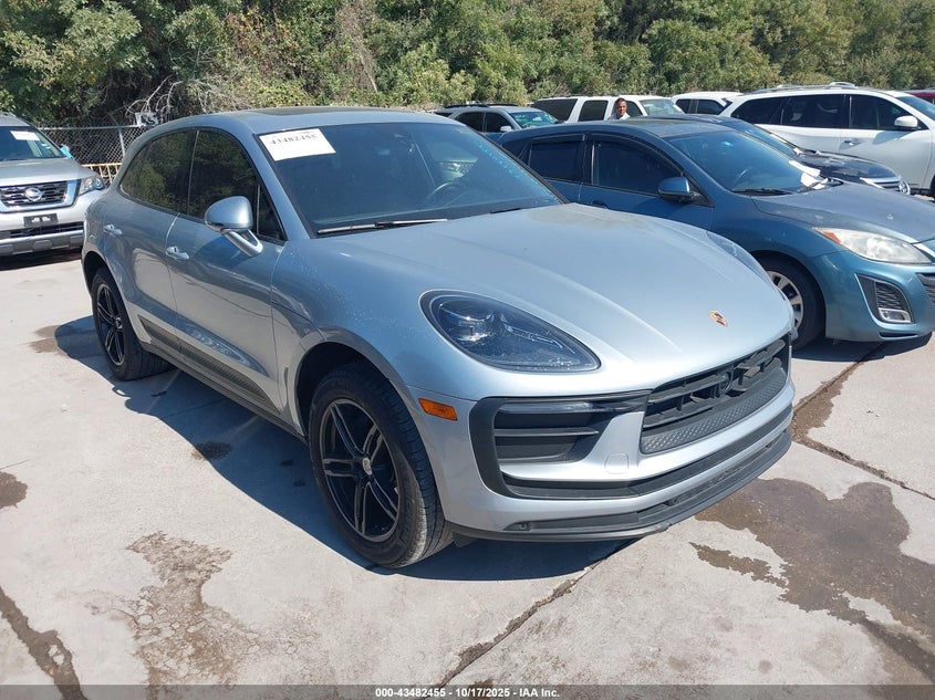PORSCHE MACAN T