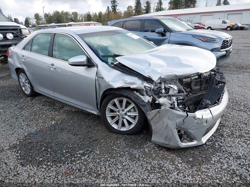 TOYOTA CAMRY HYBRID XLE