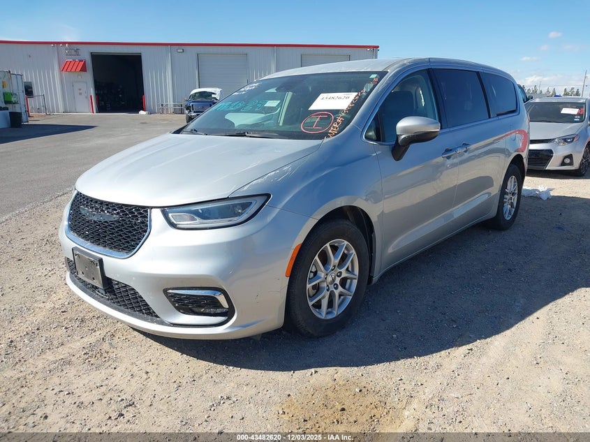 Vin: 2c4rc1bg4pr560943, lot: 43977563, chrysler pacifica touring l 20232