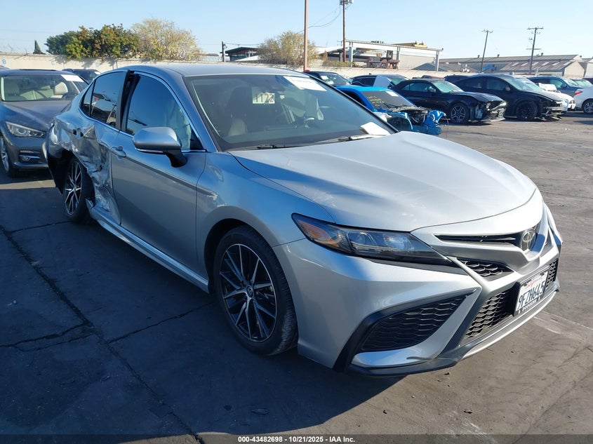 TOYOTA CAMRY SE AWD