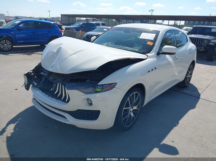 2019 MASERATI LEVANTE auction photo 2
