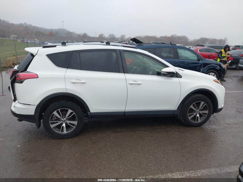 JTMRFREV8HJ120455 2017 TOYOTA RAV 4 photo no. 14
