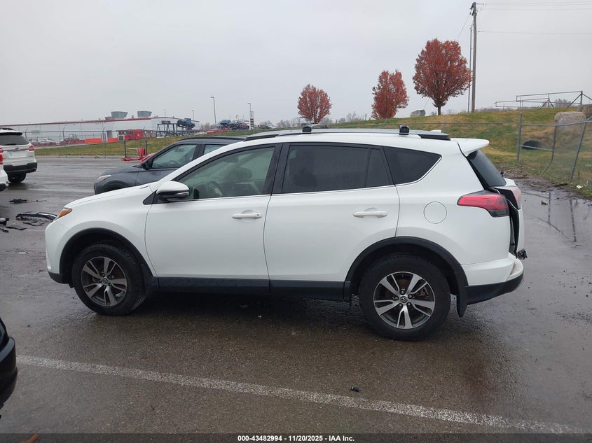 JTMRFREV8HJ120455 2017 TOYOTA RAV 4 photo no. 15