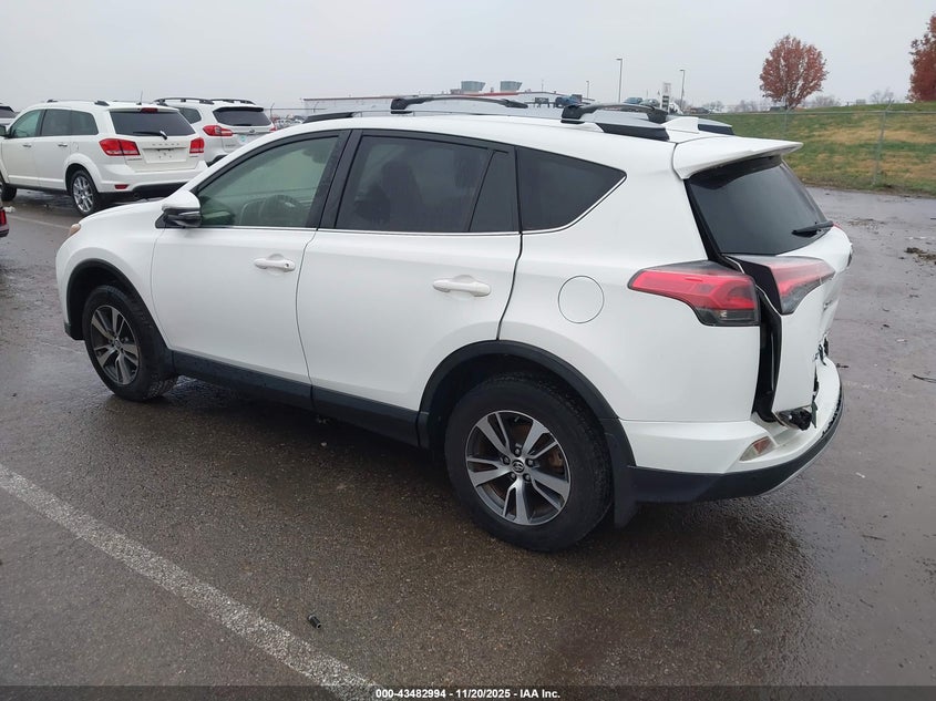 JTMRFREV8HJ120455 2017 TOYOTA RAV 4 photo no. 3