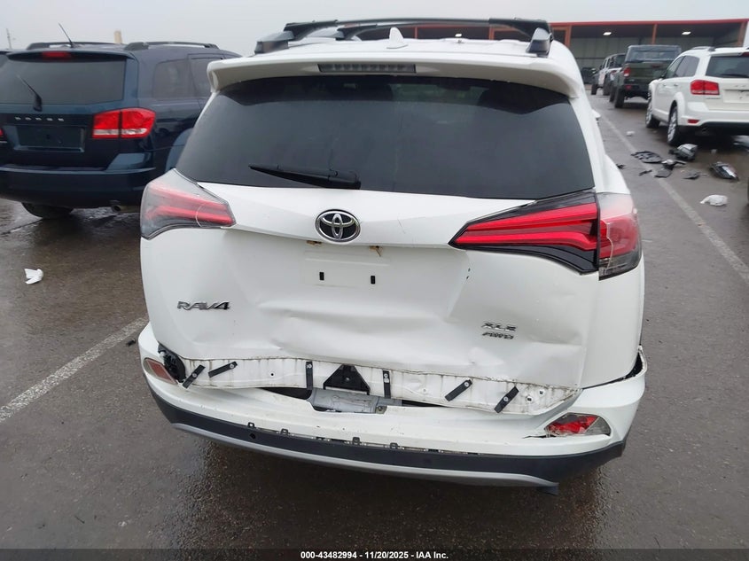JTMRFREV8HJ120455 2017 TOYOTA RAV 4 photo no. 6
