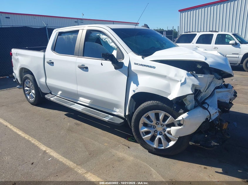 CHEVROLET SILVERADO 1500 2WD SHORT BED CUSTOM