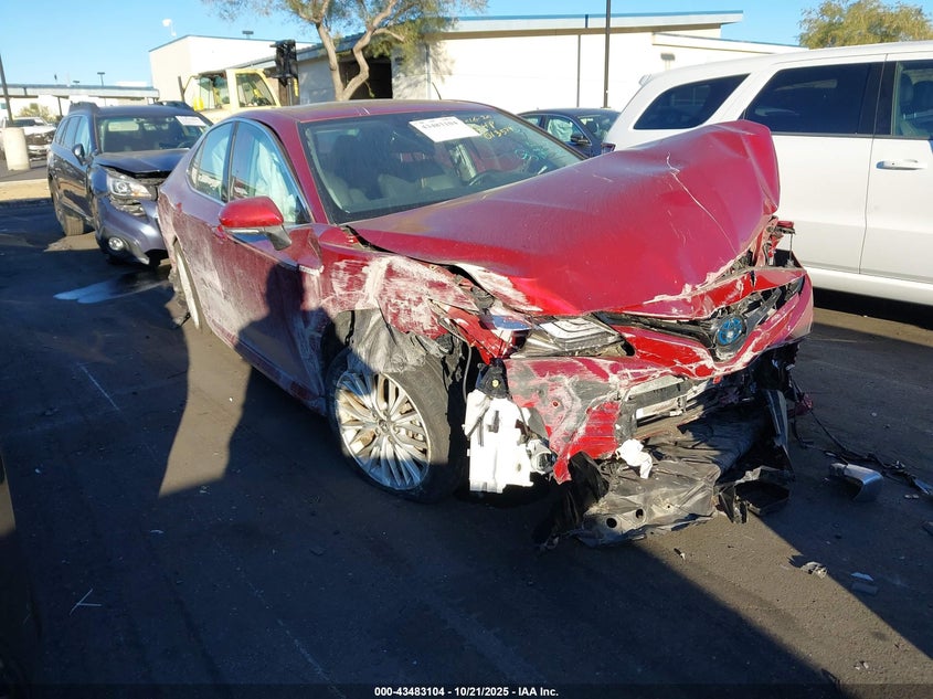 TOYOTA CAMRY HYBRID XLE