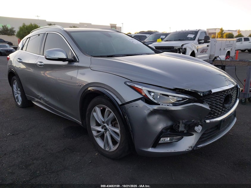 INFINITI QX30 PREMIUM