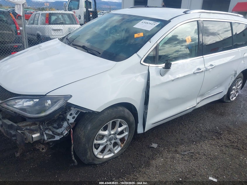 2020 Chrysler Pacifica Touring L VIN: 2C4RC1BG9LR276024 Lot: 43483523