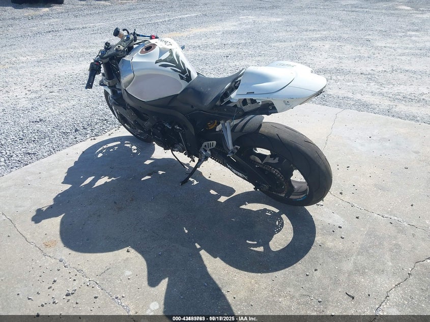 2007 Suzuki Gsx-R750 white null null JS1GR7KA272108583 photo #4