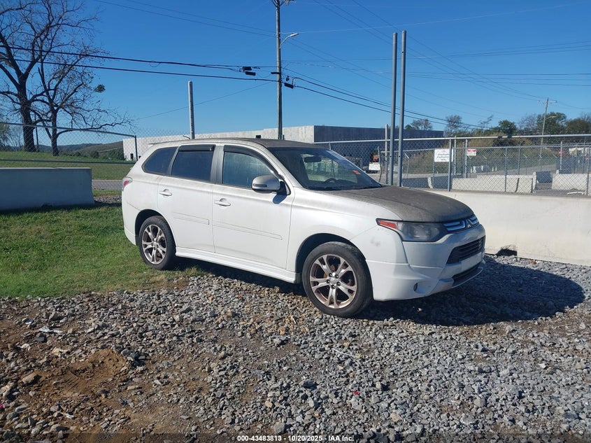 MITSUBISHI OUTLANDER SE