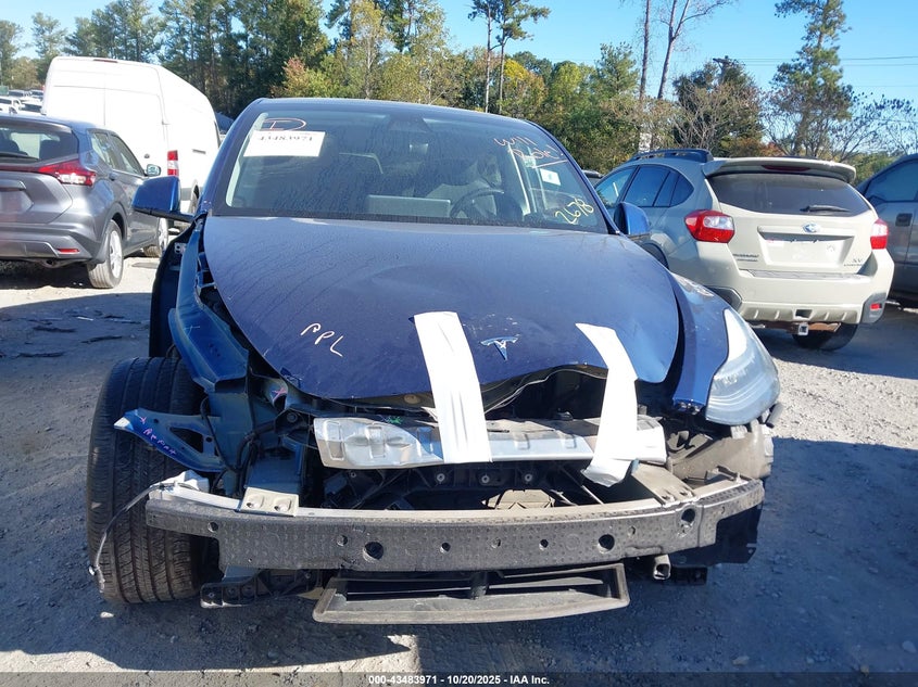 2022 Tesla Model Y Long Range Dual Motor All-Wheel Drive VIN: 7SAYGAEE0NF382678 Lot: 43483971