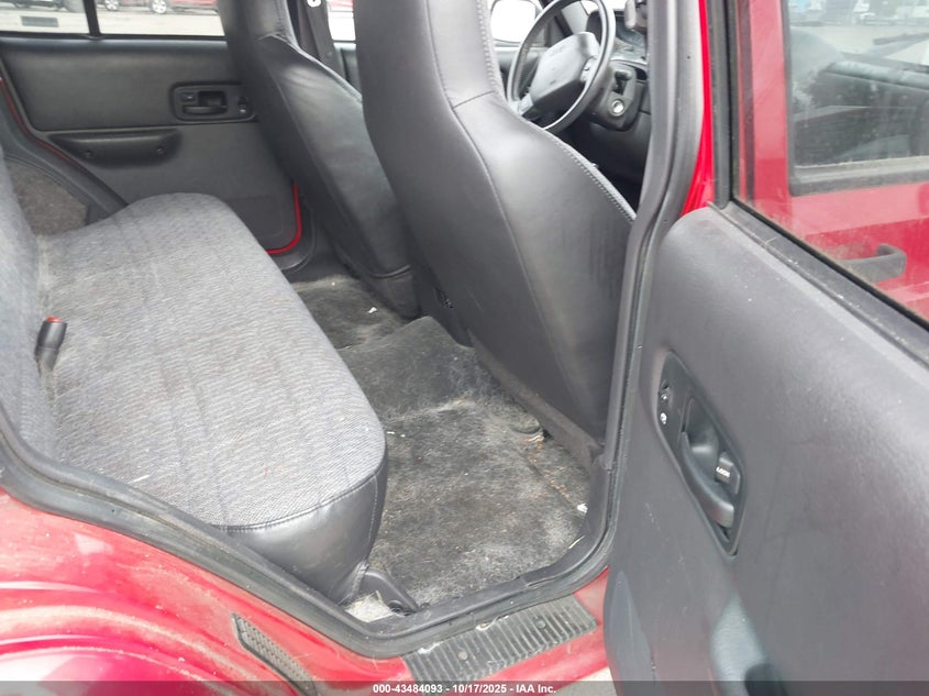 2001 Jeep Cherokee Sport VIN: 1J4FF48S91L572331 Lot: 43484093