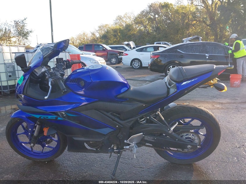 2024 YAMAHA YZFR3 A MH3RH18Y1RK016355