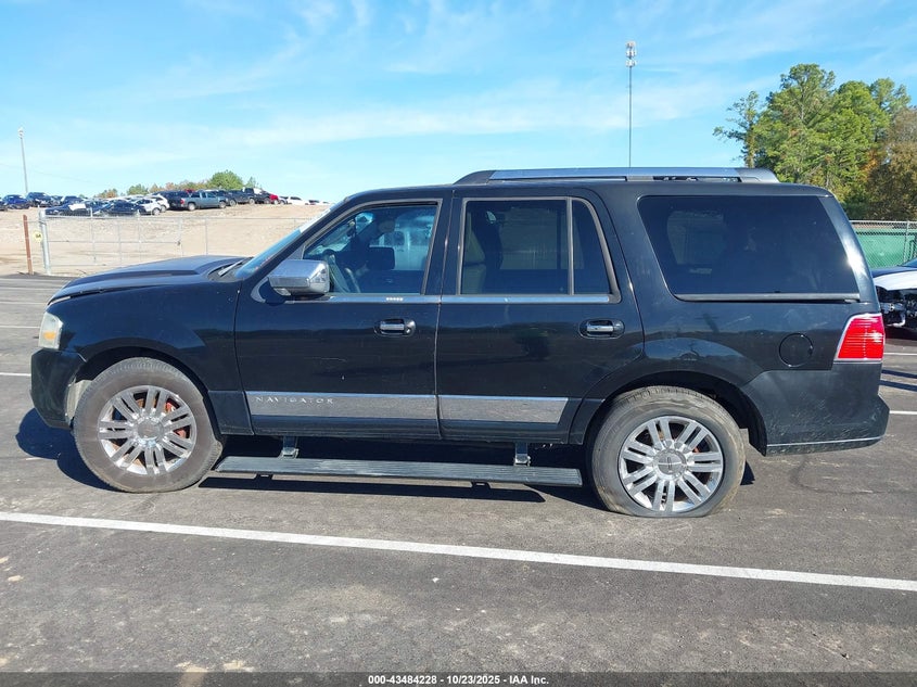 2007 Lincoln Navigator Ultimate VIN: 5LMFU28537LJ10097 Lot: 43484228