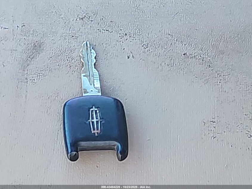 2007 Lincoln Navigator Ultimate VIN: 5LMFU28537LJ10097 Lot: 43484228