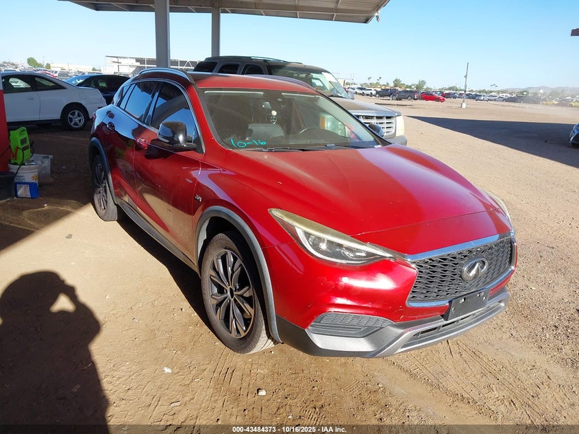 INFINITI QX30 LUXURY