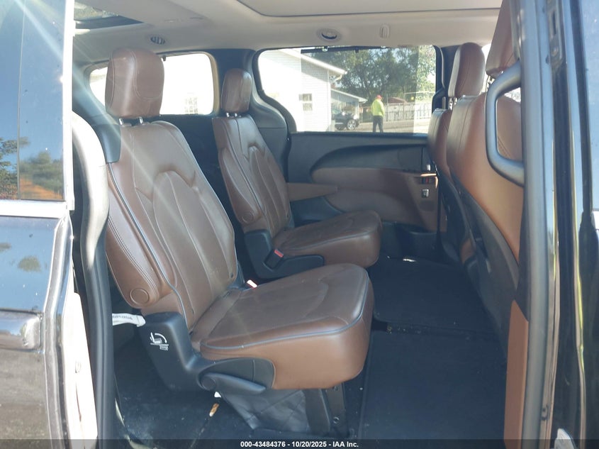 2018 Chrysler Pacifica Limited VIN: 2C4RC1GG5JR321465 Lot: 43484376