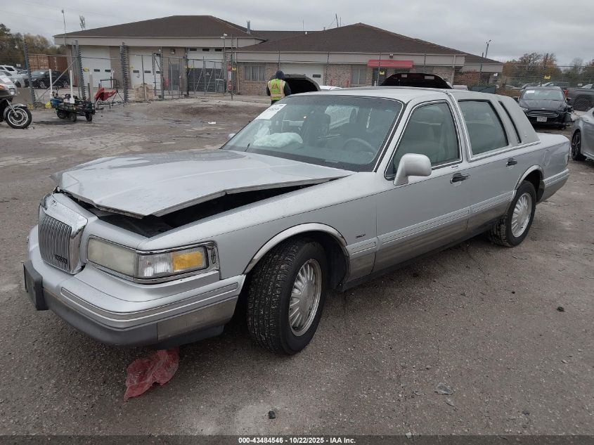1LNLM83W3SY688849 1995 LINCOLN TOWN CAR photo no. 2