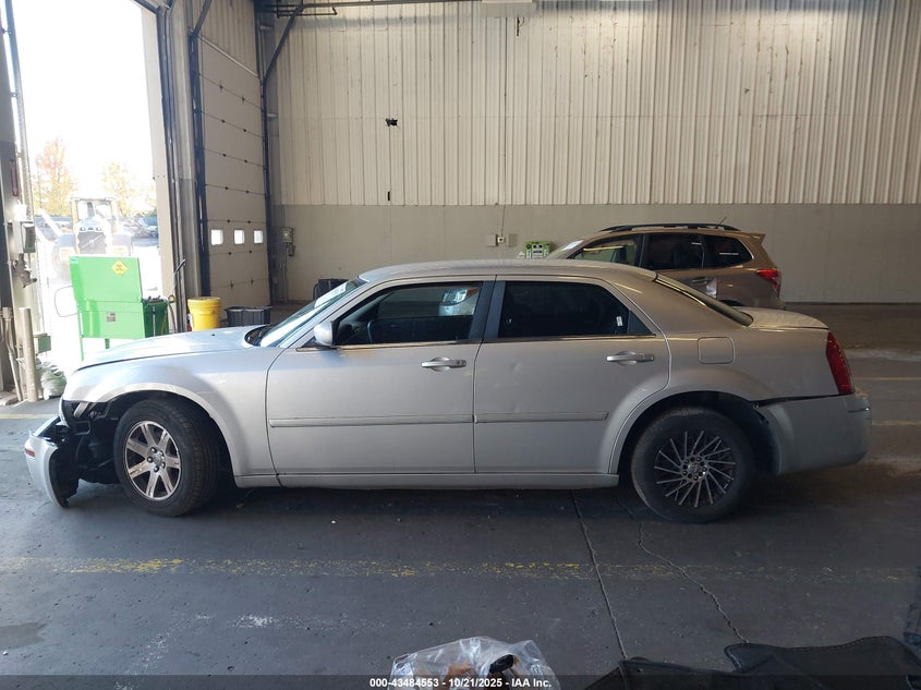 2005 Chrysler 300 Touring VIN: 2C3AA53G65H172886 Lot: 43484553
