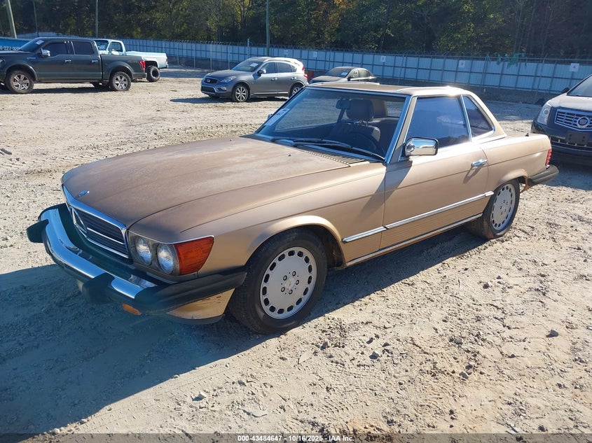 WDBBA45AXEA012235 1984 MERCEDES-BENZ W114 photo no. 2