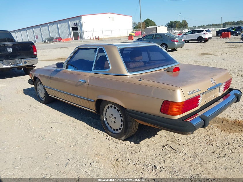 WDBBA45AXEA012235 1984 MERCEDES-BENZ W114 photo no. 3