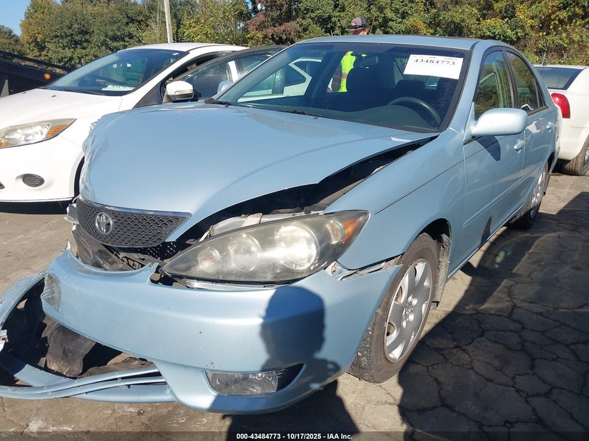 4T1BE30K95U958871 2005 TOYOTA CAMRY photo no. 2