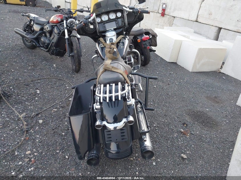 2016 Harley-Davidson Flhx Street Glide VIN: 1HD1KBM10GB687569 Lot: 43484954