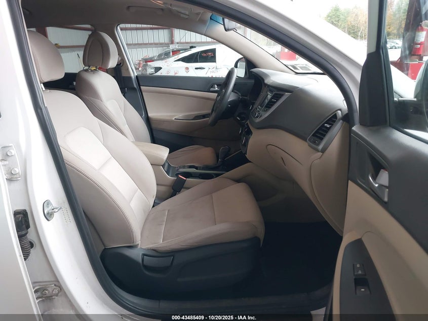 2017 HYUNDAI TUCSON SE KM8J3CA46HU266668