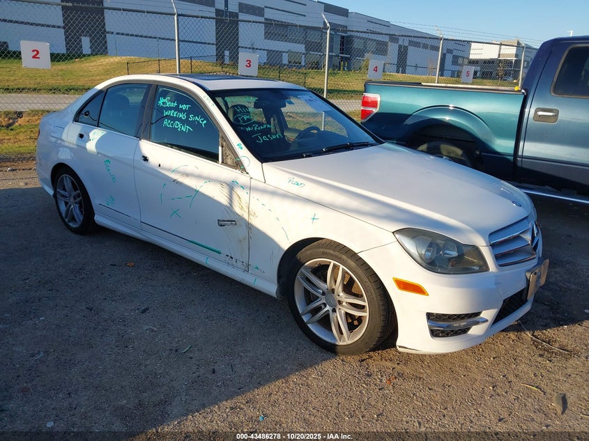2013 MERCEDES-BENZ C 250 SPORT - WDDGF4HB5DA840467