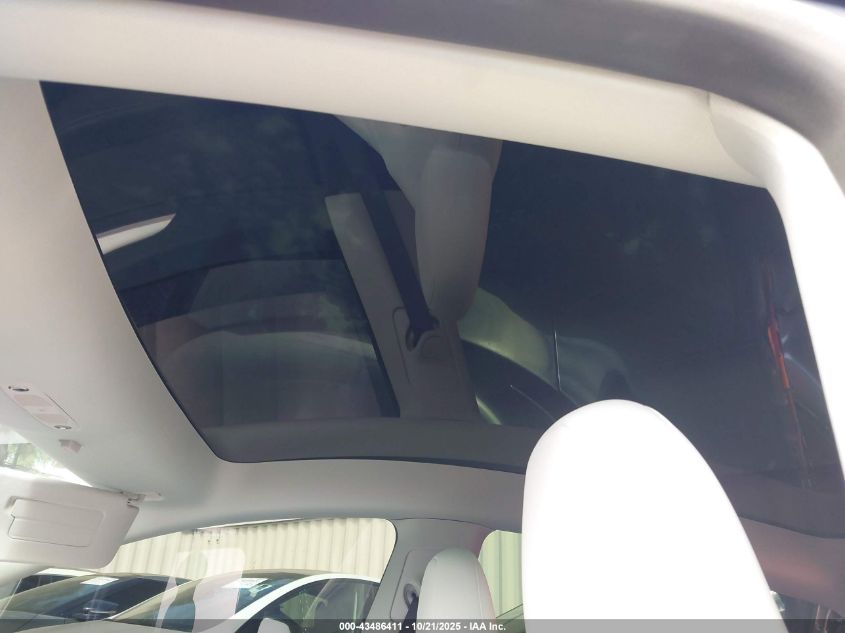 2025 Tesla Model Y Long Range Dual Motor Rear-Wheel Drive VIN: 7SAYGDED5SF231470 Lot: 43486411